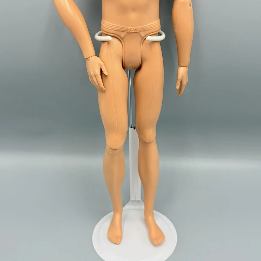 Barbie Fashionistas Swappin Style Sporty Ken Ryan Doll 2010 Brunette Articulated